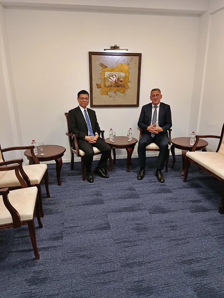 Bashkëpunimi mes ministit Rashiq dhe ambasadorit të Japonisë në fokus të mbështetjes për personat e shpërngulur dhe të kthyerit
