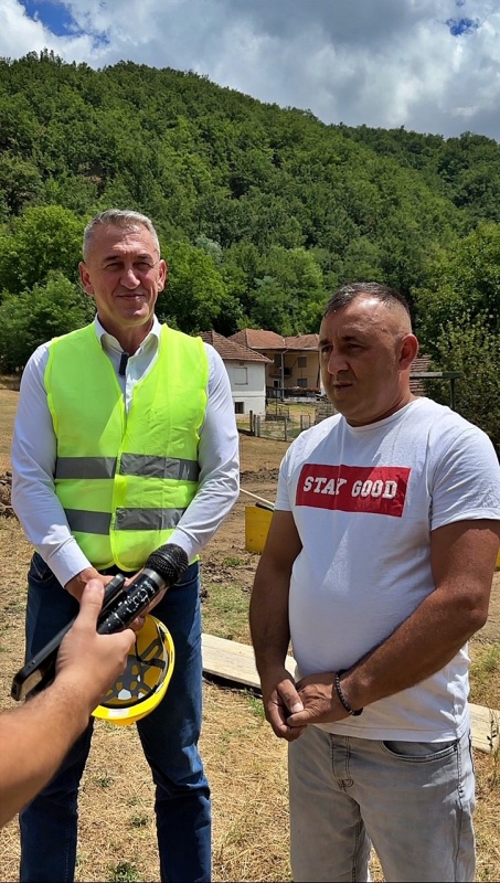 𝐌𝐢𝐧𝐢𝐬𝐭𝐫𝐢 𝐍𝐞𝐧𝐚𝐝 𝐑𝐚š𝐢ć 𝐯𝐮𝐫𝐢 𝐠𝐮𝐫𝐭𝐡𝐞𝐦𝐞𝐥𝐢𝐧 𝐞 𝐧𝐣ë 𝐬𝐡𝐭ë𝐩𝐢𝐞 𝐭ë 𝐫𝐞 𝐩ë𝐫 𝐟𝐚𝐦𝐢𝐥𝐣𝐞𝐧 𝐆𝐣𝐨𝐫𝐠𝐣𝐞𝐯𝐢𝐪 𝐧ë 𝐀𝐣𝐧𝐨𝐯𝐜.