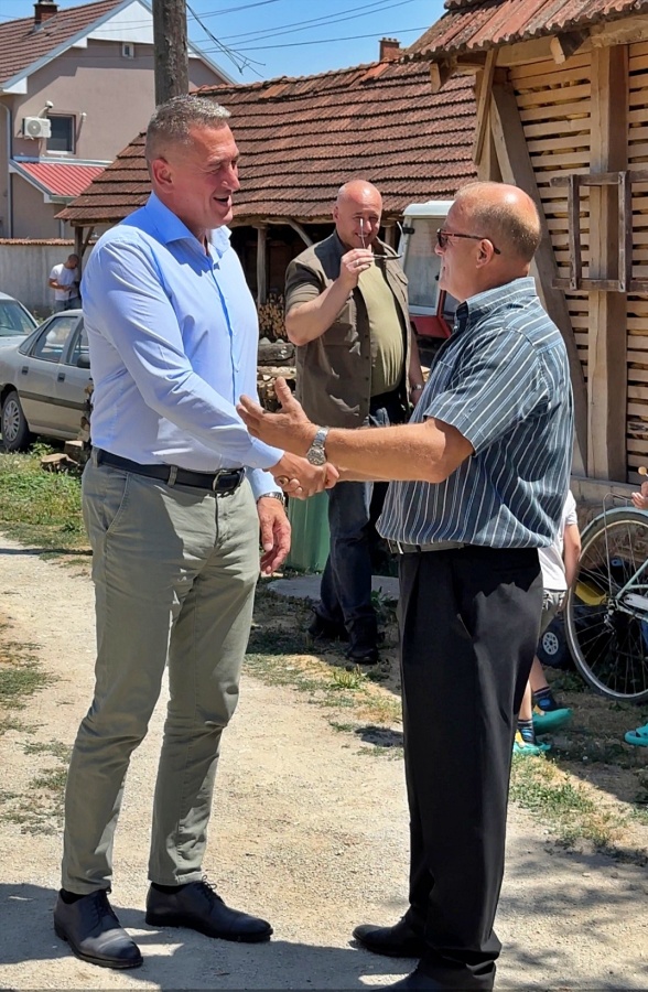 Ministri Nenad Rashiq vendosi gurthemelin e një shtëpie të re në Mogillë