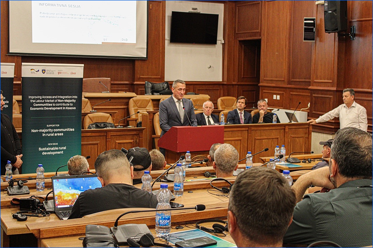 Të rinjtë kanë perspektivë për të qëndruar në Kosovë - mesazh nga sesioni informativ në Prizren