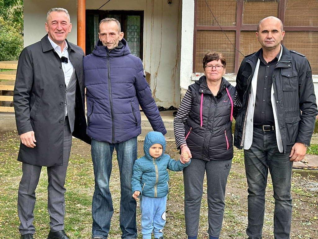Sot, në Komunën e Zubin Potokut u vendos guri i themelit për një shtëpi të re.