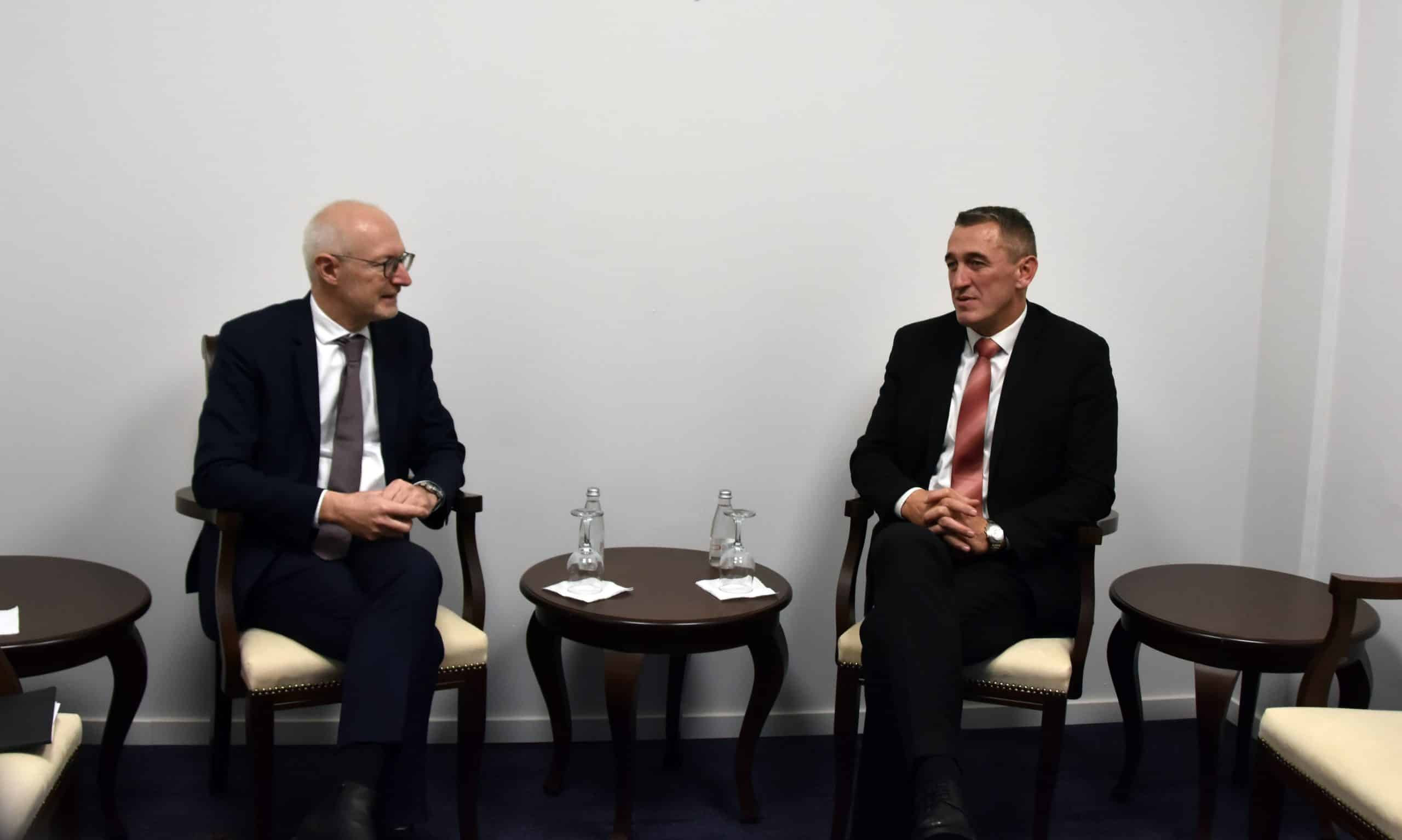 Ministri Rashiq mirëpret ambasadorin francez