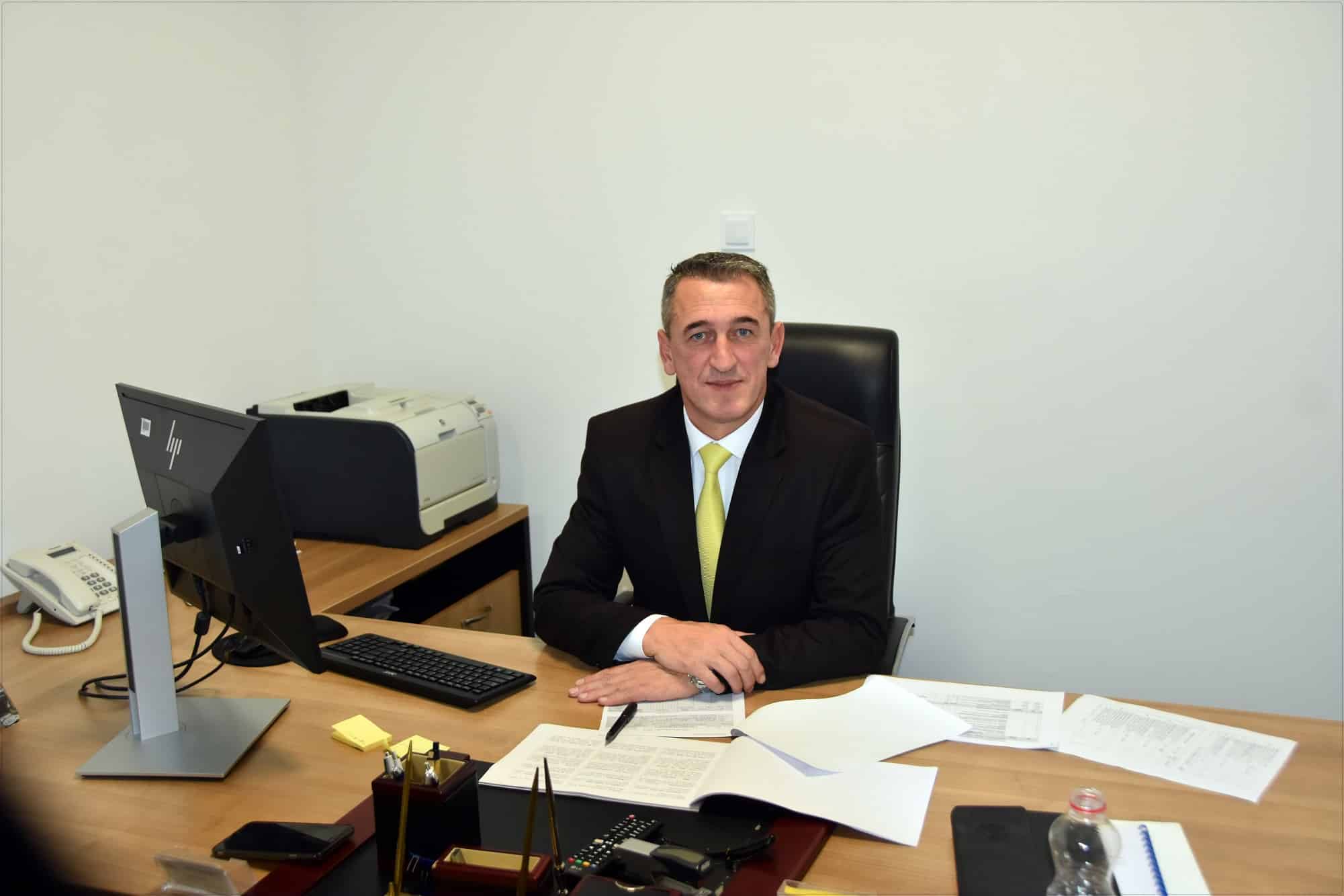 MINISTRI NENAD RASHIQ URON QYTETARËT PËR FESTAT E FUNDVITIT
